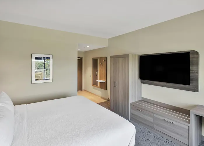 Holiday Inn Express & Suites Fort Walton Beach - Eglin Area By Ihg